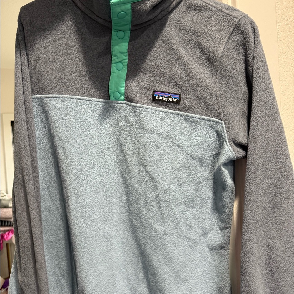 Patagonia Teal and Gray Fleece Quarter Zip